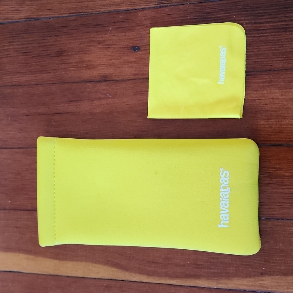 Havaianas sunglasses case